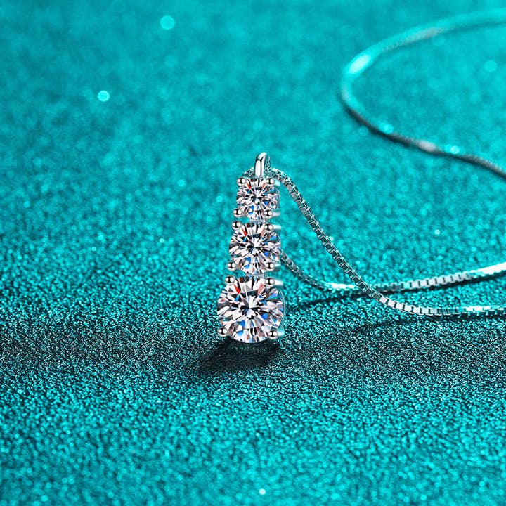 Collana con Ciondoli in Moissanite a Tre Pietre - ROMA GEMS