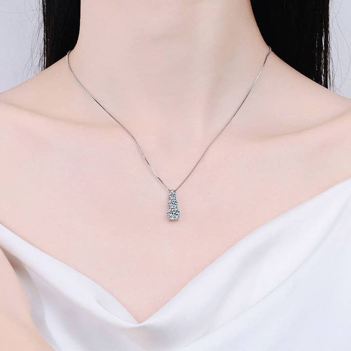 Collana con Ciondoli in Moissanite a Tre Pietre - ROMA GEMS